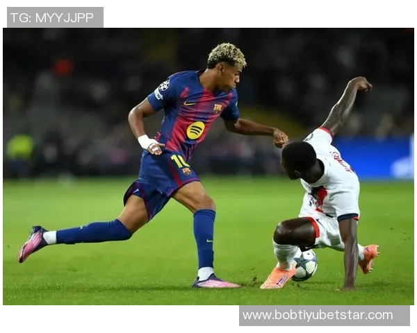 巴萨球员完成本周最后训练弗里克再次缺席引关注