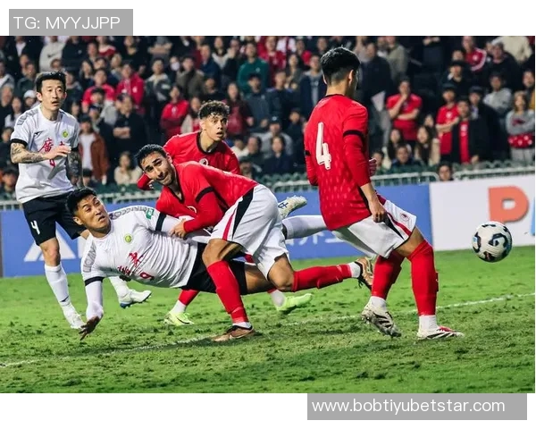 姜至鹏强行阻止主裁判出牌引发争议广东省港杯点球判罚引发热议 姜至鹏强行阻止主裁判出牌引发争议广东省港杯点球判罚引发热议