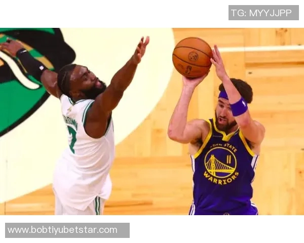 穆迪三分雨下32分闪耀全场张佳玮称赞首发组合攻势如虹 穆迪三分雨下32分闪耀全场张佳玮称赞首发组合攻势如虹