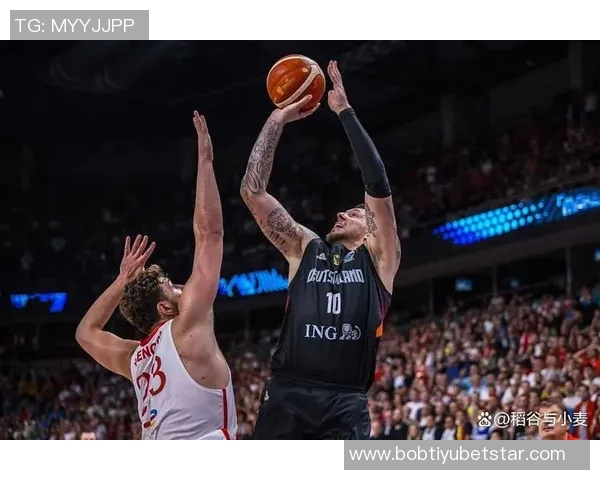 乔治下半场表现平平出战21分钟贡献14分3篮板2助攻2抢断 乔治下半场表现平平出战21分钟贡献14分3篮板2助攻2抢断